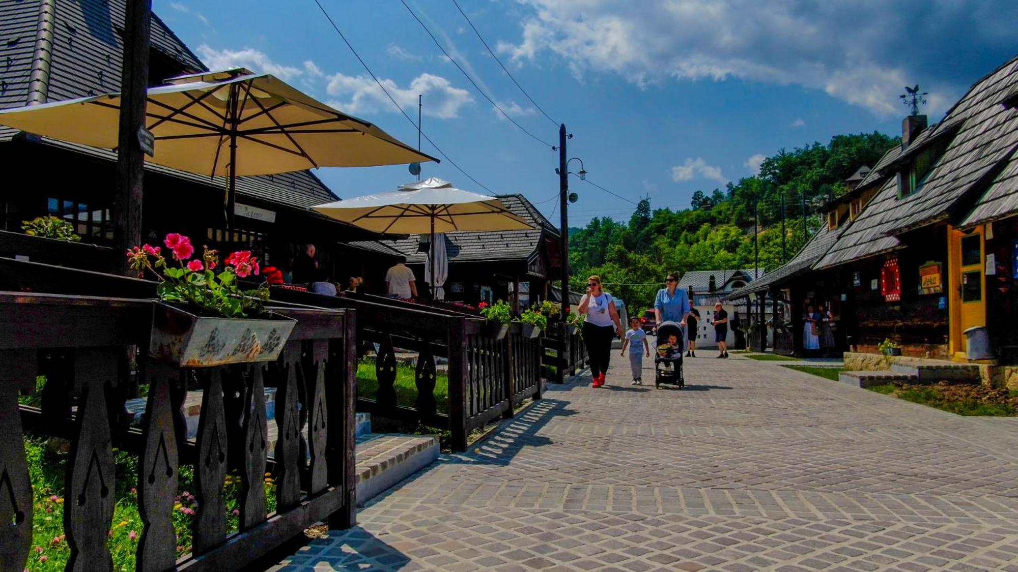 Mecavnik Resort Mokra Gora Luaran gambar
